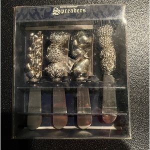 Boston Warehouse set of 4 Dellaribbia stainless steel spreaders